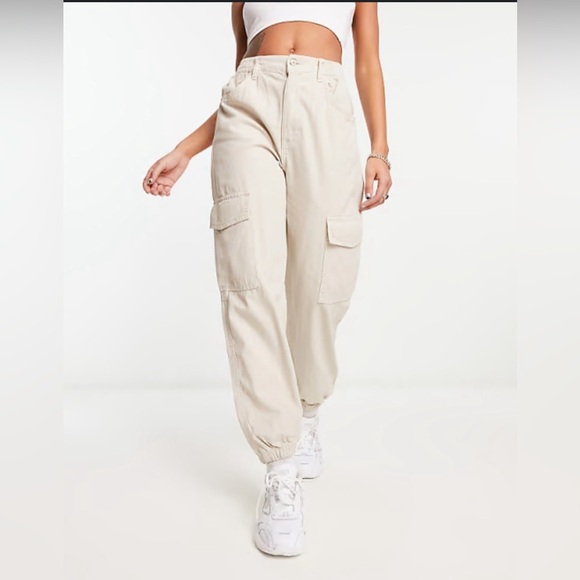 Bershka Women’s Cuffed Cargo Pants Size 8 in Stone - Picture 1 of 9